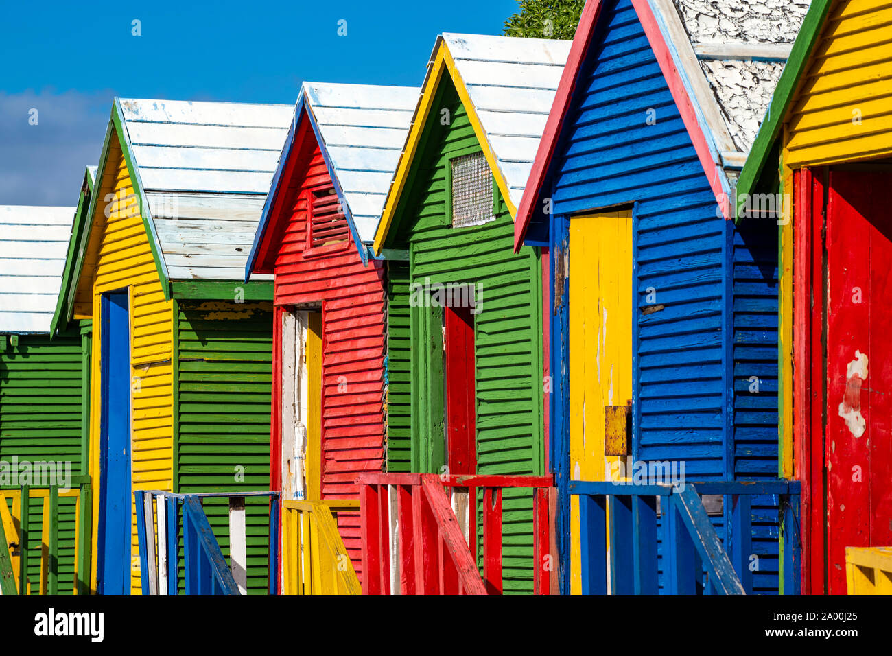 Maisons de Plage colorés sur la plage, Muizenberg, Cape Town, Western Cape, Afrique du Sud Banque D'Images