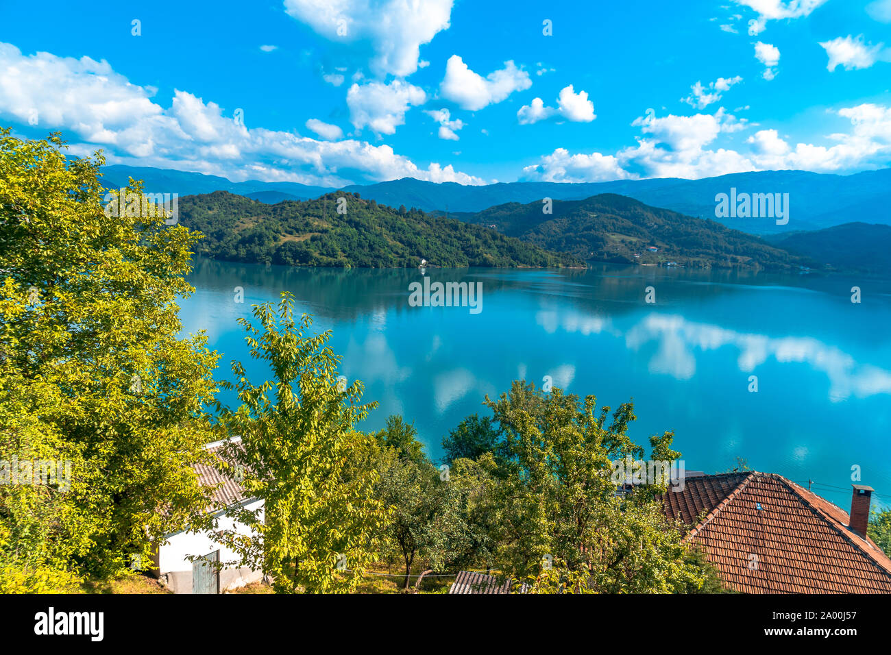 Vue panoramique du lac Jablanicko en Bosnie-Herzégovine. Banque D'Images