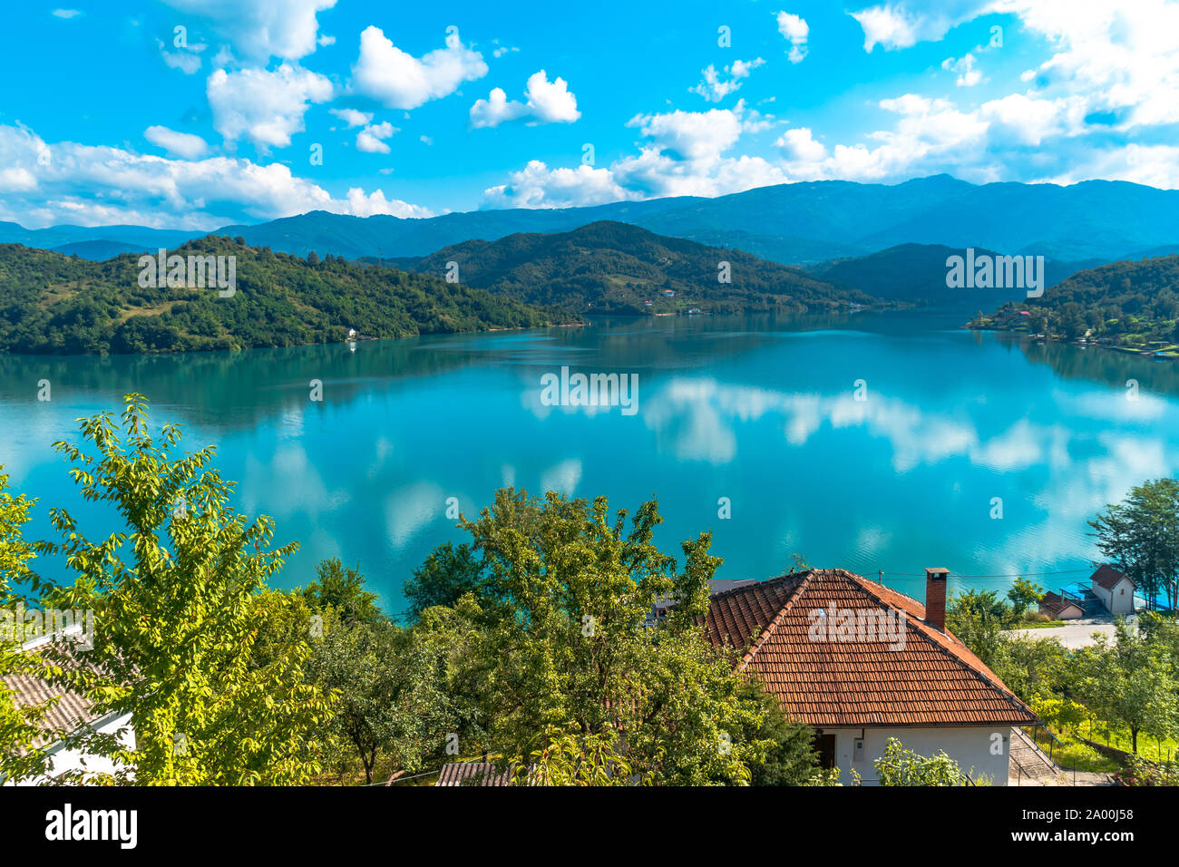 Vue panoramique du lac Jablanicko en Bosnie-Herzégovine. Banque D'Images