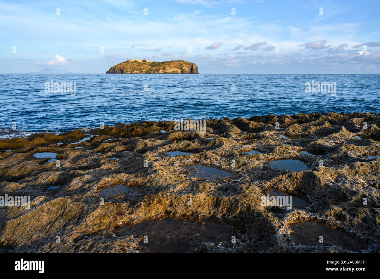 Lever du soleil de l'île Saint Stephen, vue de Ventotene. Latium Italie Banque D'Images