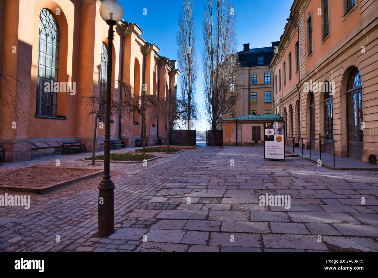 Cour entre Storkyrkan (la cathédrale de Stockholm) et la Bourse, Gamla Stan, Stockholm, Suède Banque D'Images