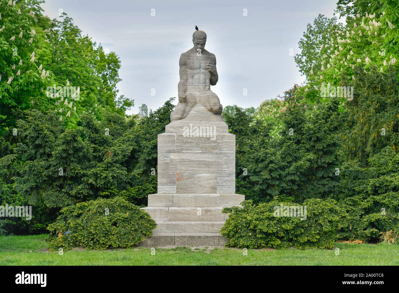 Kriegerdenkmal fuer die Gefallenen des Kaiser-Franz-Garde-Grenadier-Regiment Nr. 2 Gruenstreifen Baerwaldstrasse,,, Urbanstrasse, Kreuzberg, Berlin, D Banque D'Images