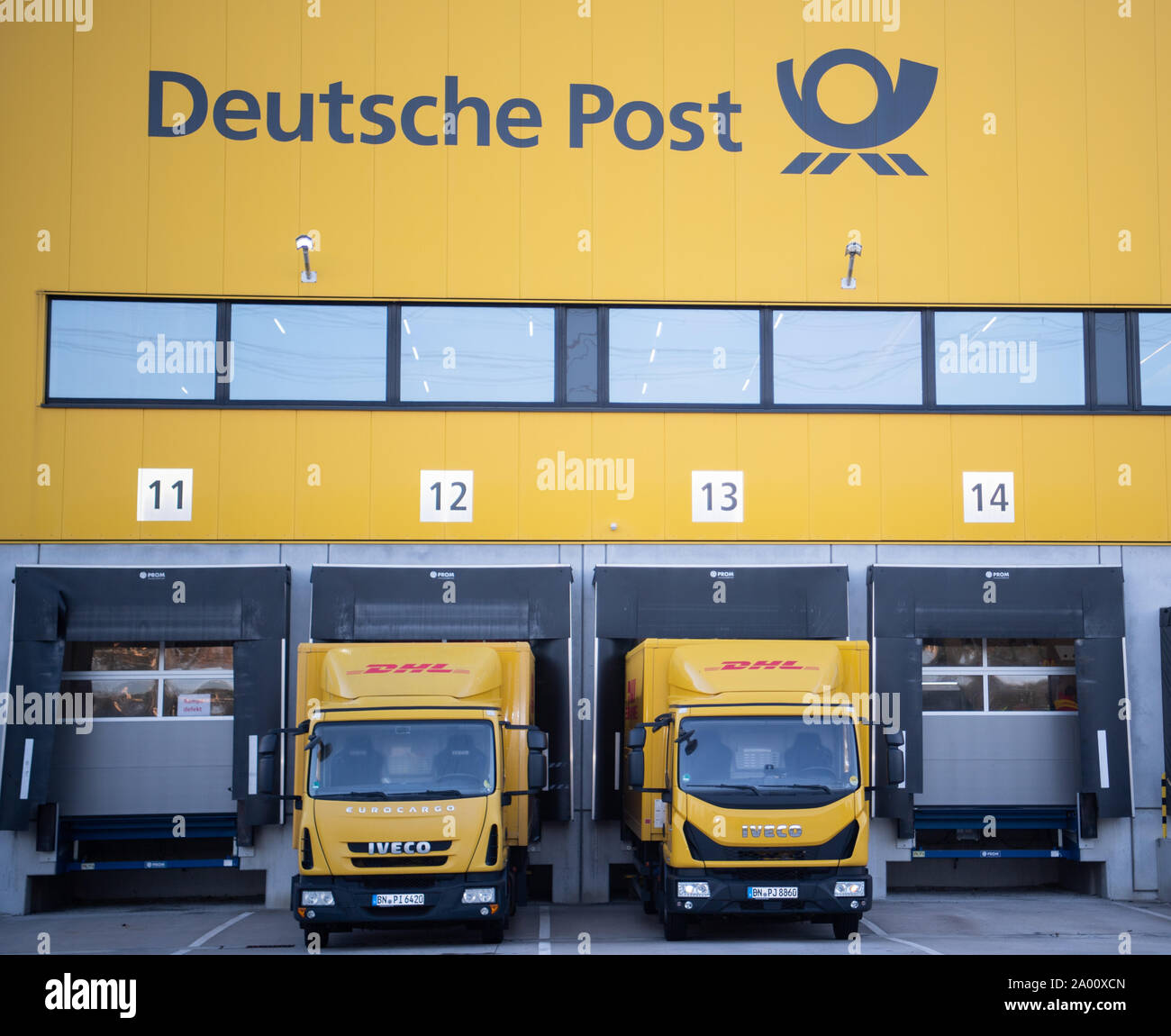 Camions de colis Banque de photographies et d’images à haute résolution ...