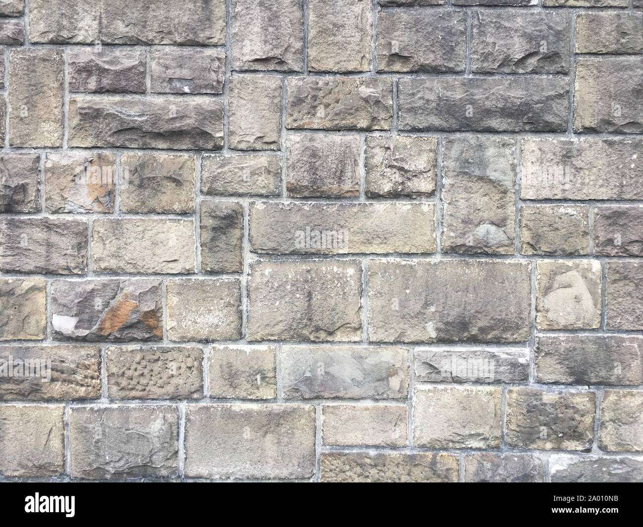La texture du mur en pierre avec de grandes briques sur l'ancienne muraille de la ville historique en Allemagne, l'Europe. Peut être utilisé comme une texture ou un arrière-plan. Banque D'Images