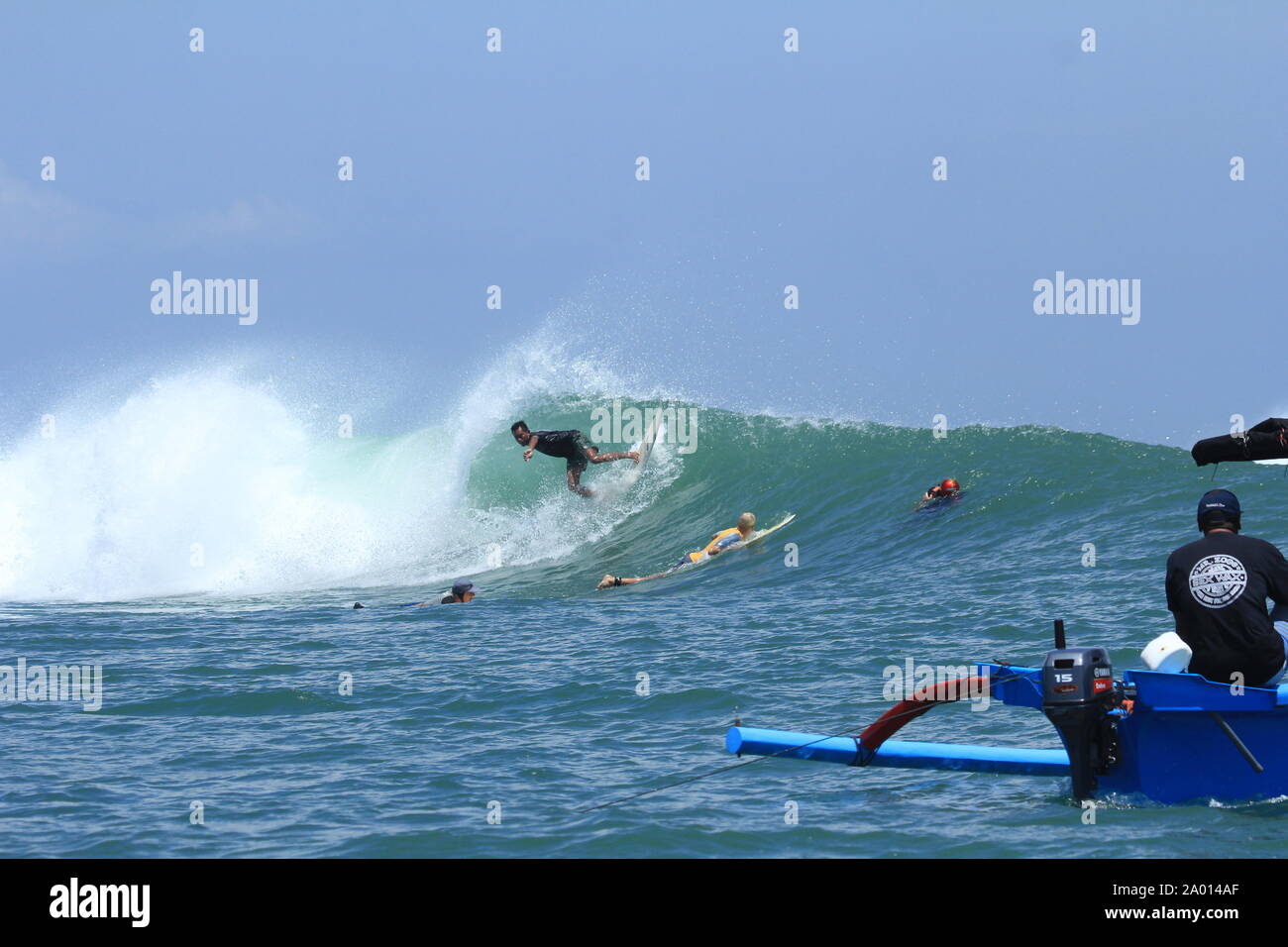 Free Surf à la plage de Bali, Indonésie. surfer à Bali beach... Banque D'Images