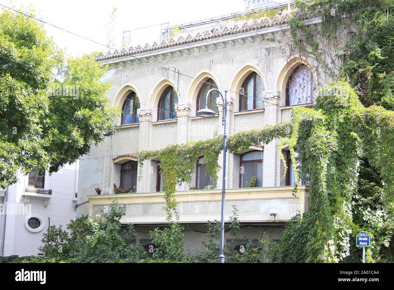 Façades et maisons à Bucarest après-guerre Banque D'Images