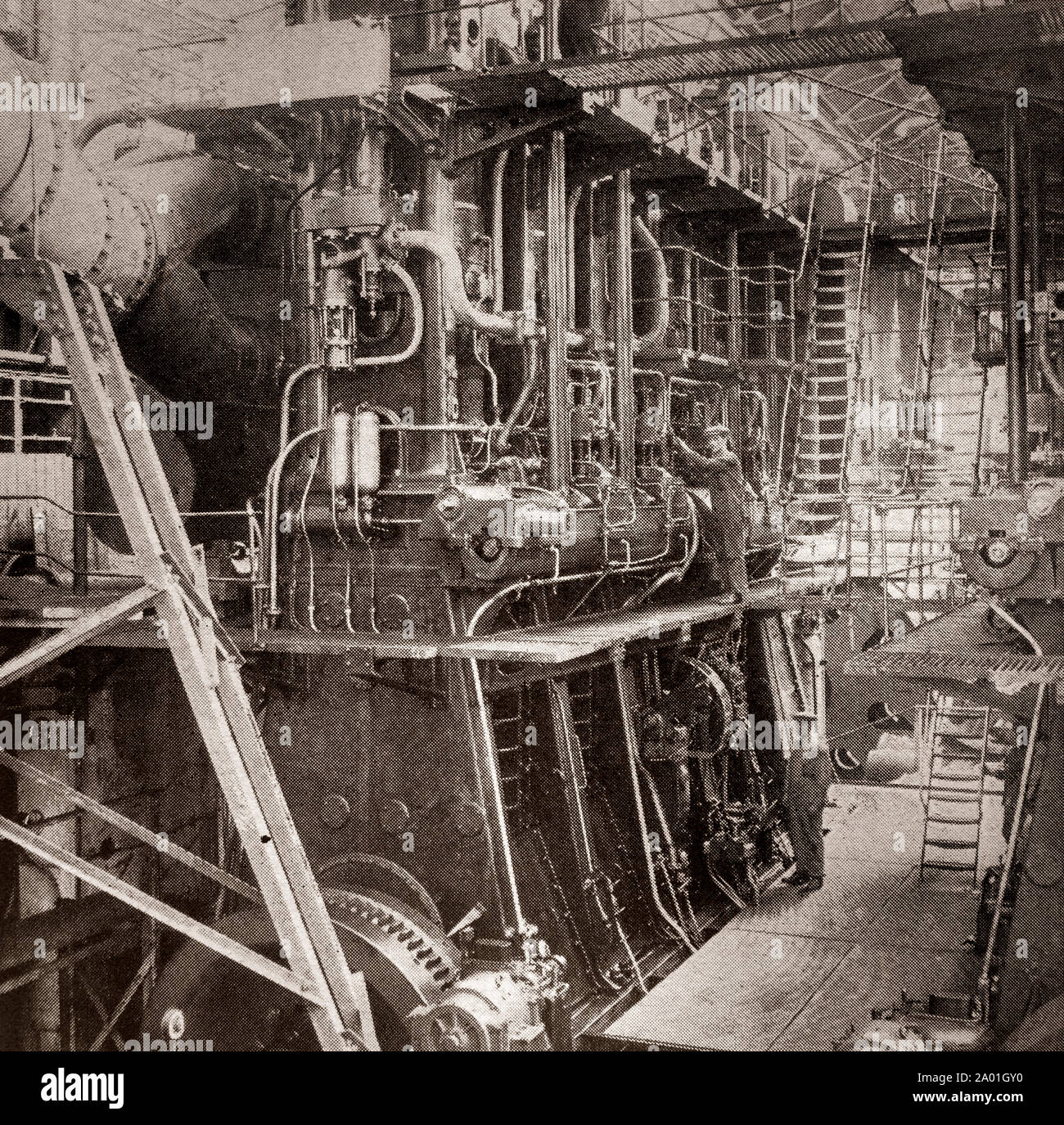 La dernière version de l'ingénierie et de la technologie des années 1930 : un deux-temps, double effet, de l'huile marine combusion internes comme moteur utilisé dans les navires modernes de taille moyenne. Banque D'Images