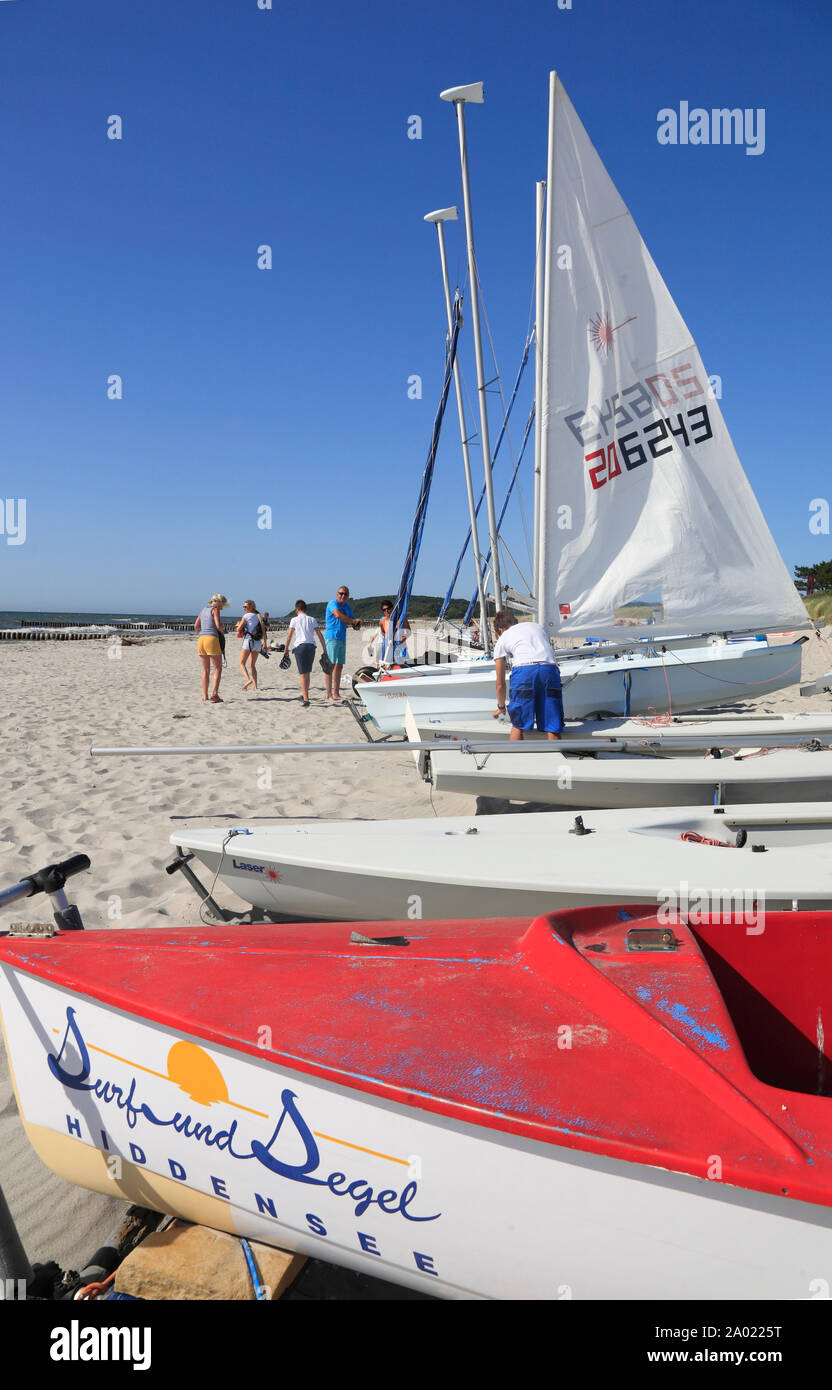 Vitte, bateaux à voile de la surf und der école de voile, l'île de Hiddensee, mer Baltique, Mecklembourg Poméranie occidentale, l'Allemagne, de l'Europe Banque D'Images