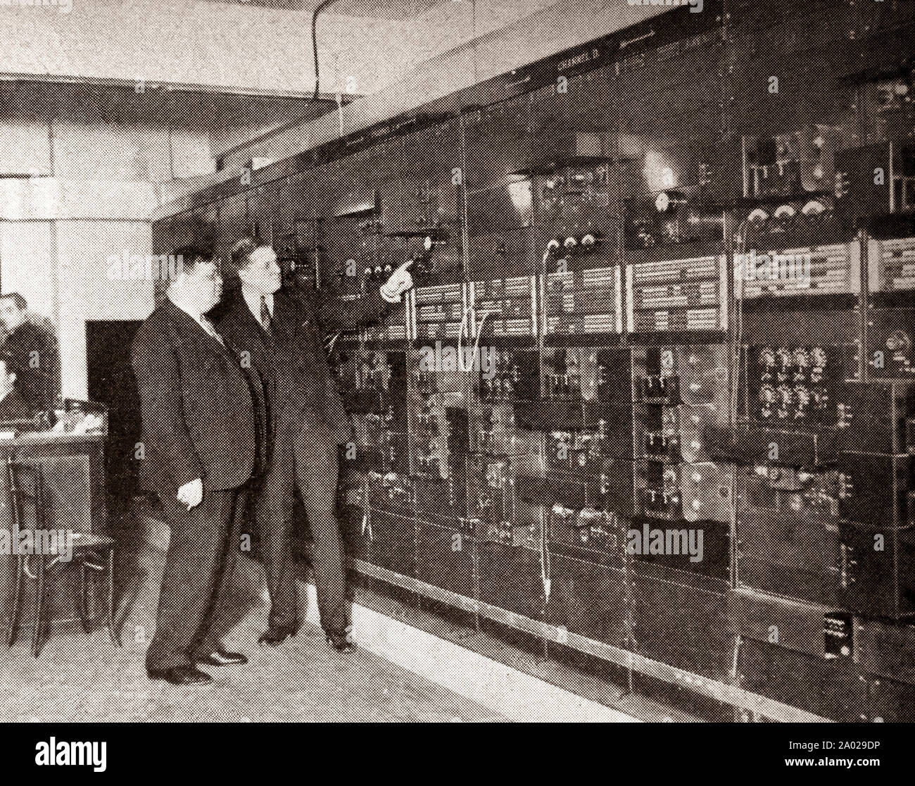 La dernière version de l'ingénierie et de la technologie des années 30 : un film sonore rack d'amplification, une partie de la masse du matériel scientifique à Elstree film studios. Banque D'Images