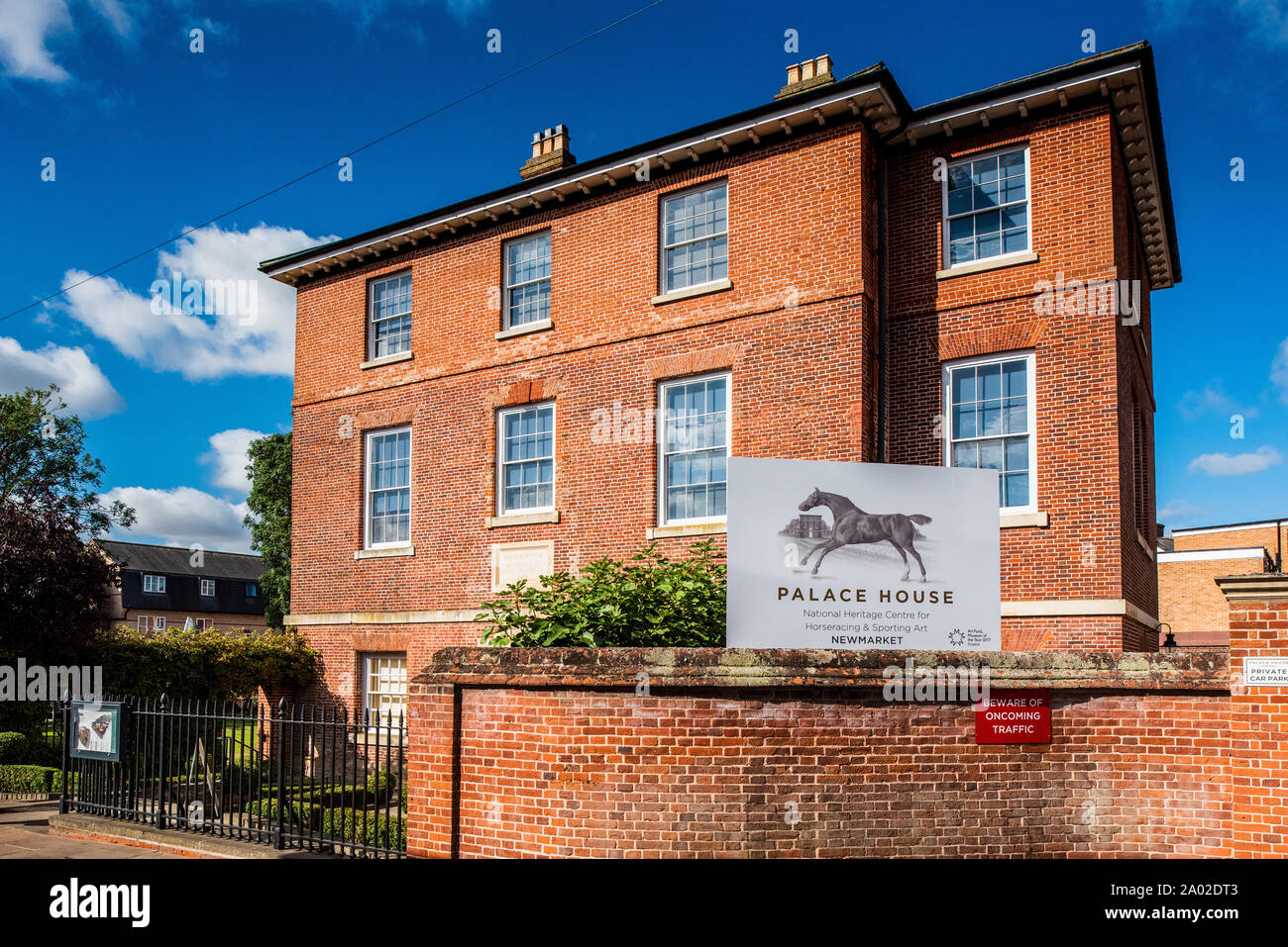 Palace House Newmarket. Centre du patrimoine national de Horsering & Sporting Art. Partie du palais sportif de Charles II (arche : William Samwell 1671). Banque D'Images