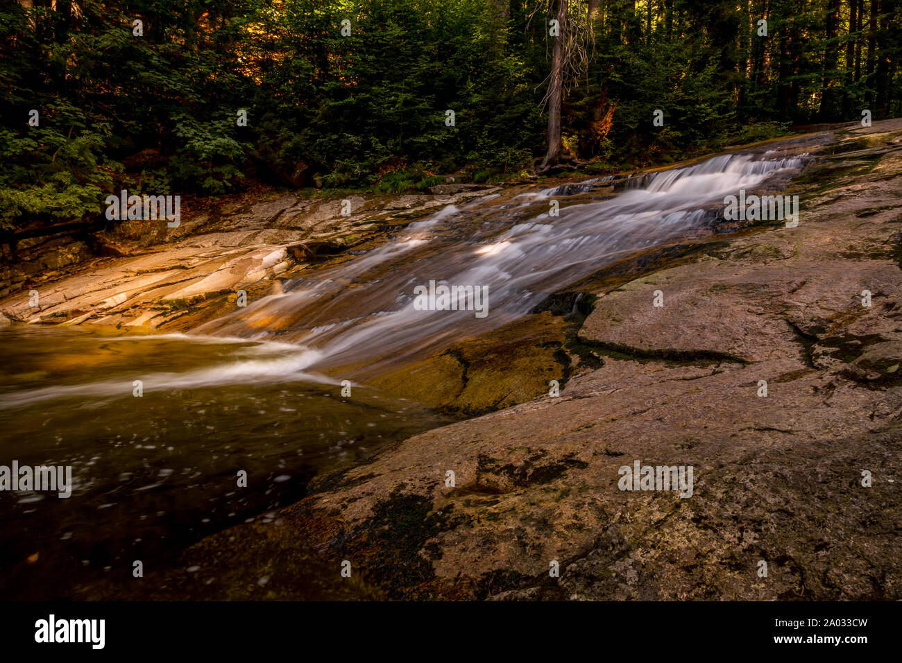 Cascade de la rivière Mumlava sur Mumlava, Harrachov, Monts des Géants, le Parc National de Krkonose République Tchèque Banque D'Images