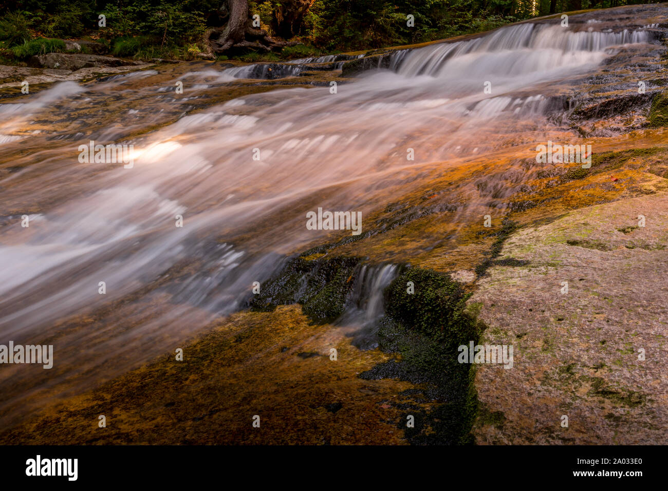 Cascade de la rivière Mumlava sur Mumlava, Harrachov, Monts des Géants, le Parc National de Krkonose République Tchèque Banque D'Images