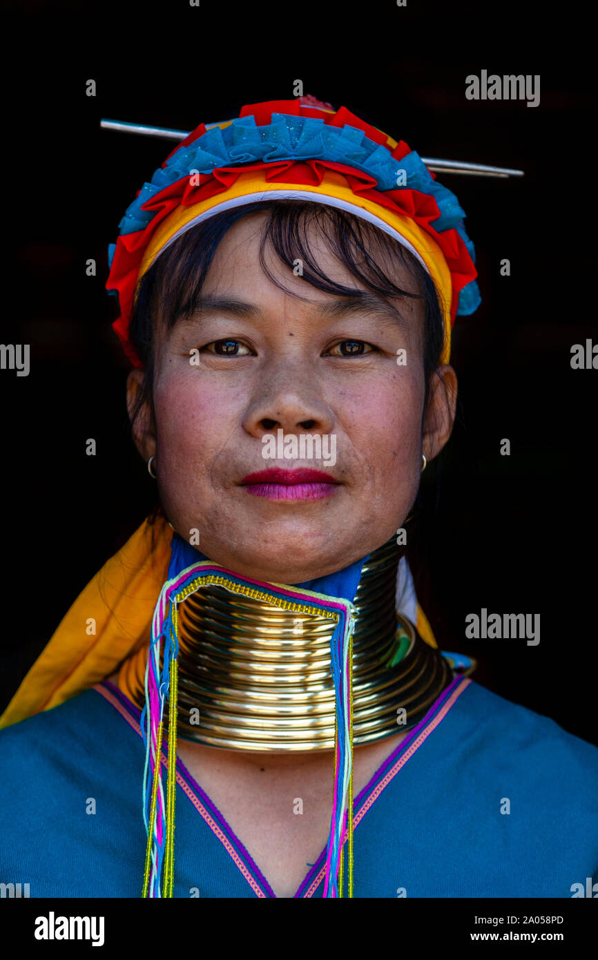 Le portrait d'une femme de la Kayan (long cou) Groupe ethnique, le lac Inle, l'État de Shan, Myanmar. Banque D'Images