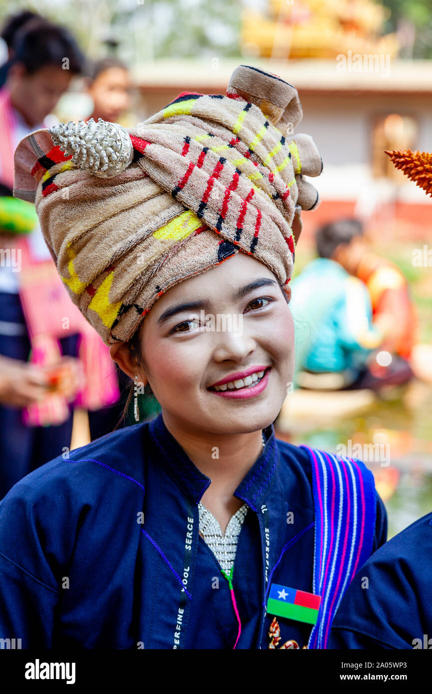 Une jeune femme de la Pa'o Groupe ethnique au Festival de la Pagode Kakku Taunggyi, Myanmar. Banque D'Images