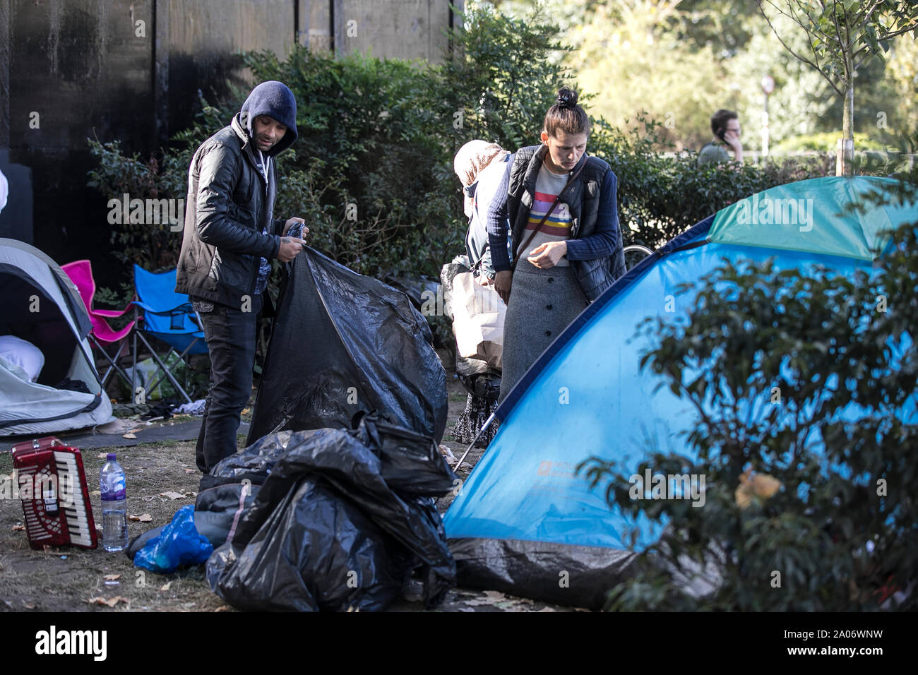 Immigrants roms effacée par la police d'où ils ont fait du camping sur Park Lane, dans le quartier de Mayfair et on a fait état d'un crimewave, Londres UK Banque D'Images