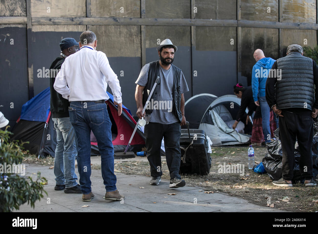 Immigrants roms effacée par la police d'où ils ont fait du camping sur Park Lane, dans le quartier de Mayfair et on a fait état d'un crimewave, Londres UK Banque D'Images
