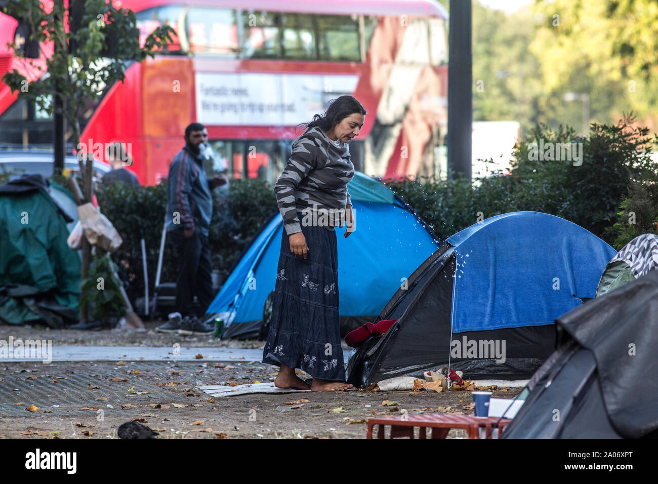 Immigrants roms effacée par la police d'où ils ont fait du camping sur Park Lane, dans le quartier de Mayfair et on a fait état d'un crimewave, Londres UK Banque D'Images