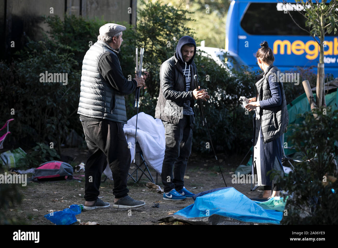 Immigrants roms effacée par la police d'où ils ont fait du camping sur Park Lane, dans le quartier de Mayfair et on a fait état d'un crimewave, Londres UK Banque D'Images