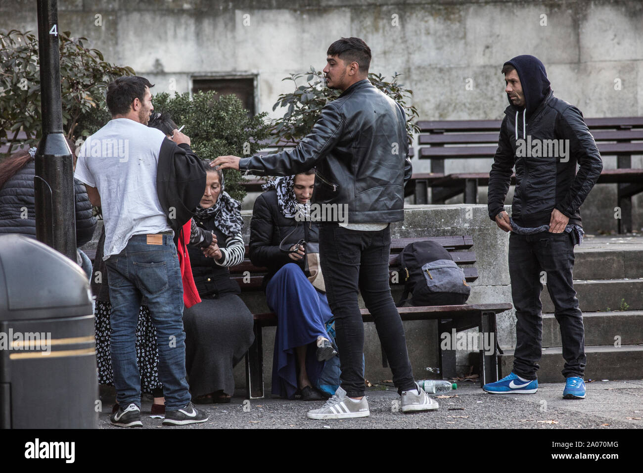 Immigrants roms effacée par la police d'où ils ont fait du camping sur Park Lane, dans le quartier de Mayfair et on a fait état d'un crimewave, Londres UK Banque D'Images