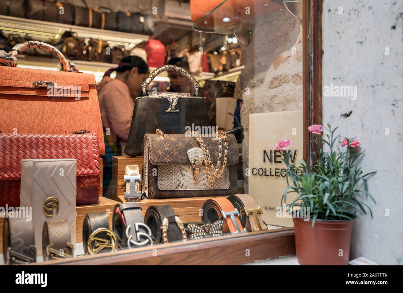 Le Monténégro, 30 avril 2019 : l'un des boutiques vitrine dans la vieille ville de Kotor Banque D'Images