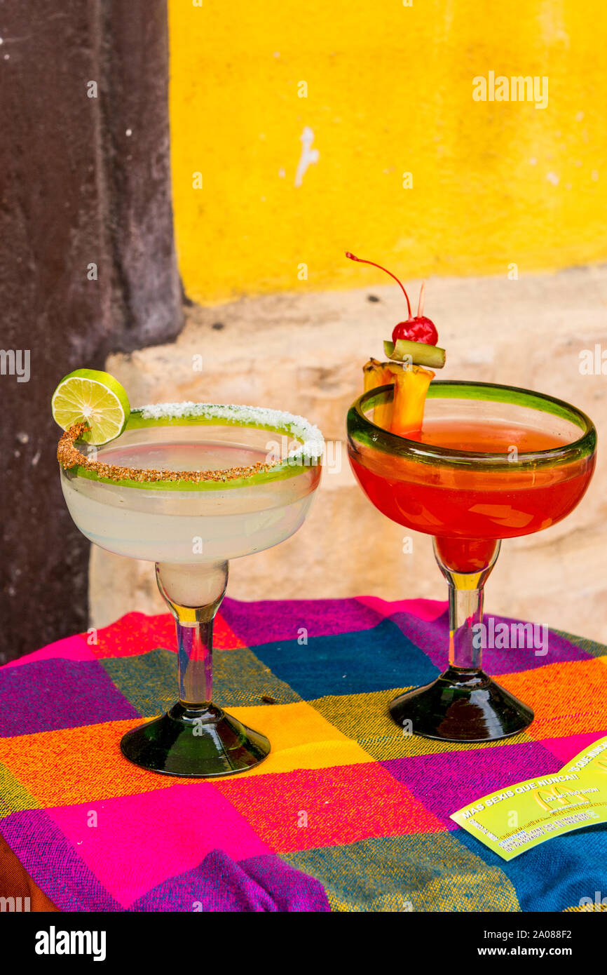 Margaritas tequila sur la table Tlaquepaque, près de Guadalajara, Jalisco, Mexique. Banque D'Images
