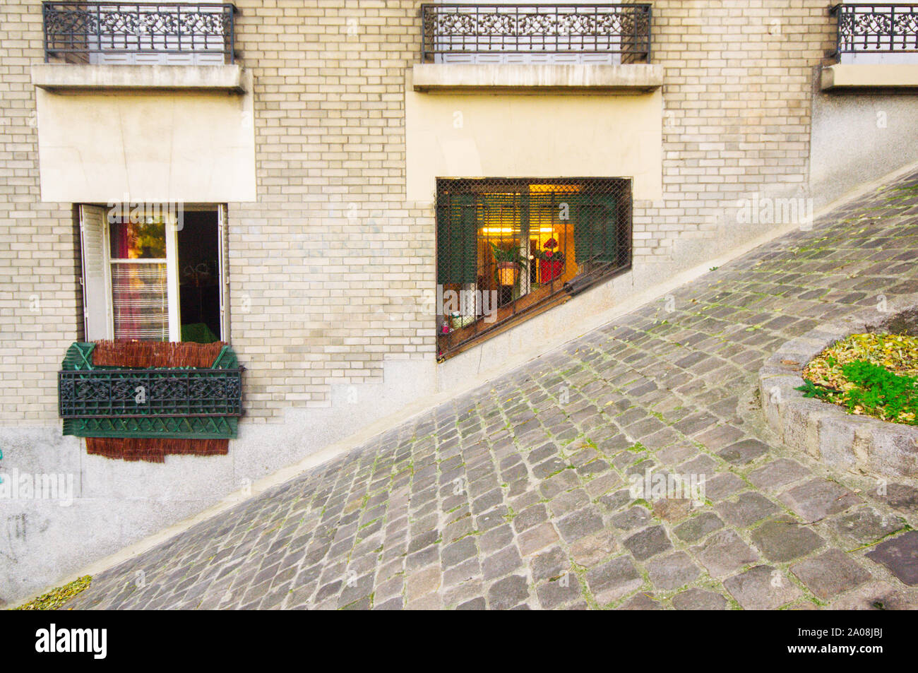 Rues de Paris, petite allée dans le quartier de Montmartre, Paris,l'Europe Banque D'Images