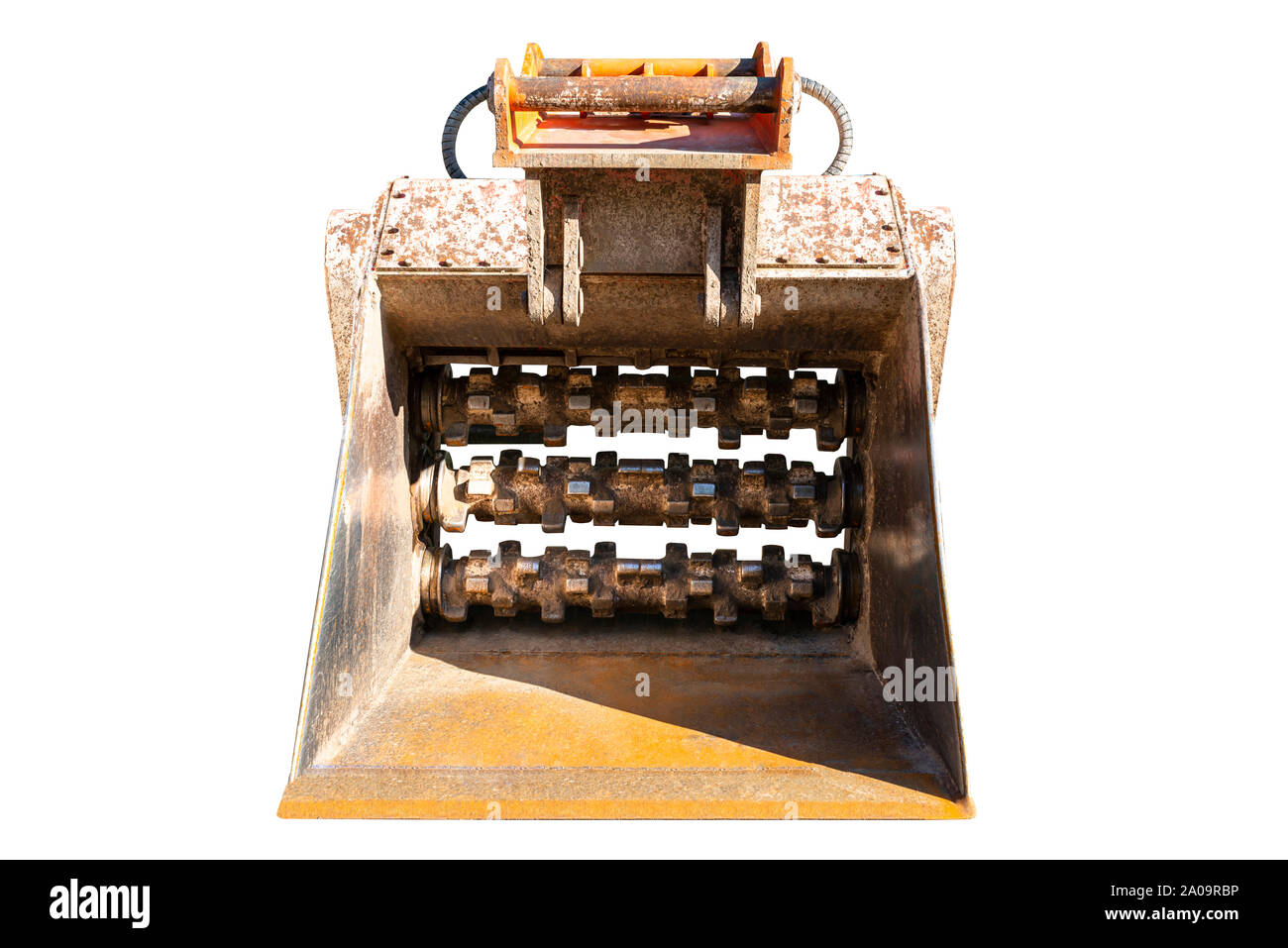 Pelle avec shredder, vue avant, isolé sur un fond blanc avec un chemin de détourage. Banque D'Images