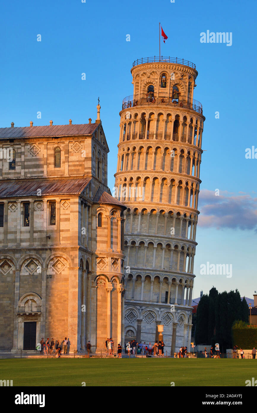 La cathédrale de Pise et la Tour Penchée de Pise clocher, la Piazza dei Miracoli, Pisa, Italie Banque D'Images