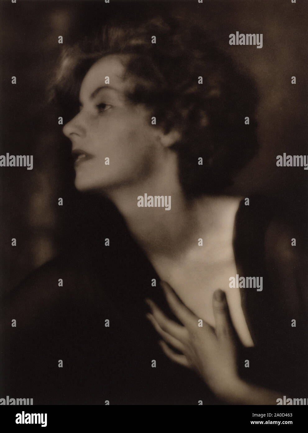 Greta Garbo Greta Lovisa Gustafsson (né ; [b] 18 Septembre 1905 - 15 avril 1990) était une actrice Swedish-American durant les années 1920 et 1930. Garbo a été nominé trois fois pour le prix de l'Académie pour la Meilleure Actrice, et a reçu un prix honorifique de l'Académie en 1954 pour son écran lumineux et des spectacles inoubliables. En 1999, l'American Film Institute a classé Garbo cinquième sur la liste des plus grandes stars féminines du cinéma hollywoodien classique. Garbo a débuté sa carrière avec un rôle secondaire dans le film suédois 1924 La Saga de Gösta Berling. Banque D'Images