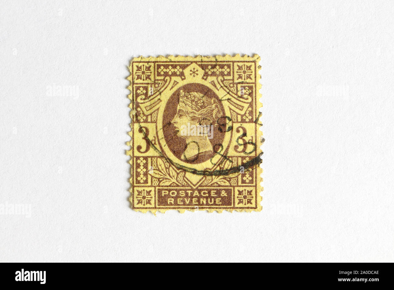 La reine Victoria, timbre-poste britannique de trois pence, fond blanc Banque D'Images