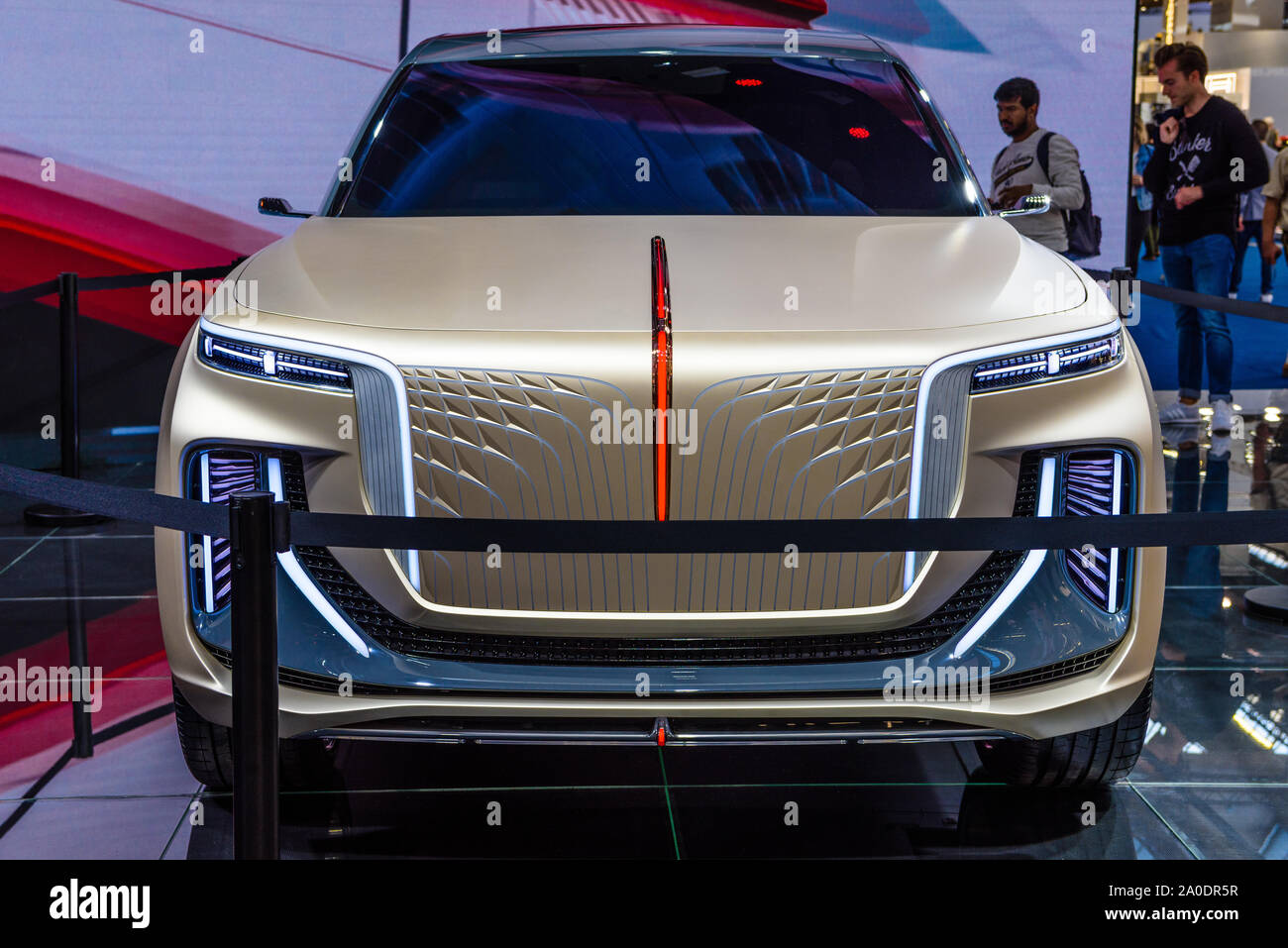 Francfort, Allemagne - Sept 2019 : argent doré sable HONGQI E115 Chine SUV concept car électrique, IAA International Motor Show Salon International de l'auto. Banque D'Images