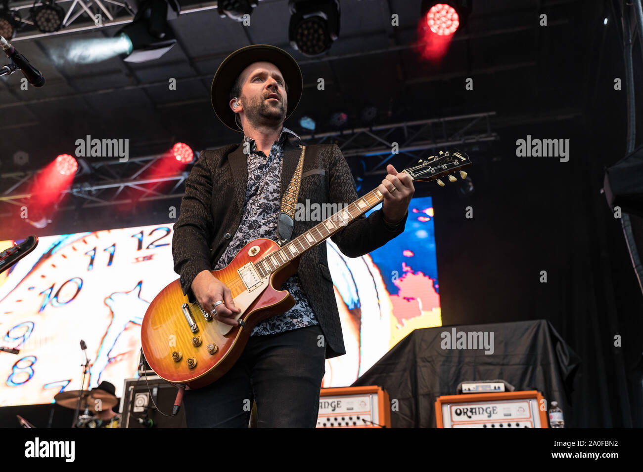 Groupe canadien The Trews effectuant à Summerset Music & Arts Festival à Fort Langley de Langley, C.-B., le 30 août 2019 Banque D'Images