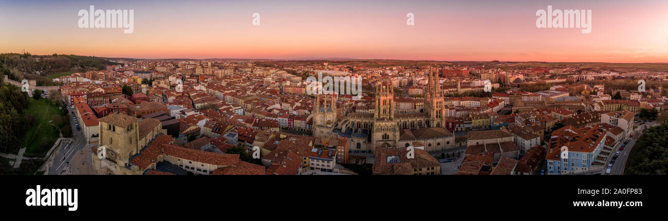 Burgos vue aérienne du château et de la cathédrale au coucher du soleil en Espagne Banque D'Images