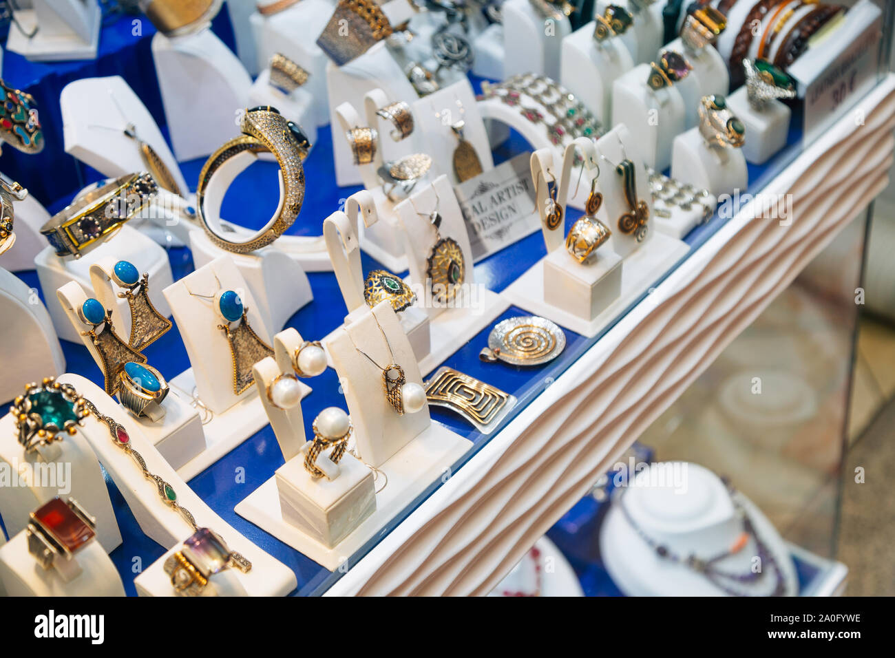 Kotor, Monténégro - 15 juillet 2019 : affichage de vitrine Bijoux Banque D'Images