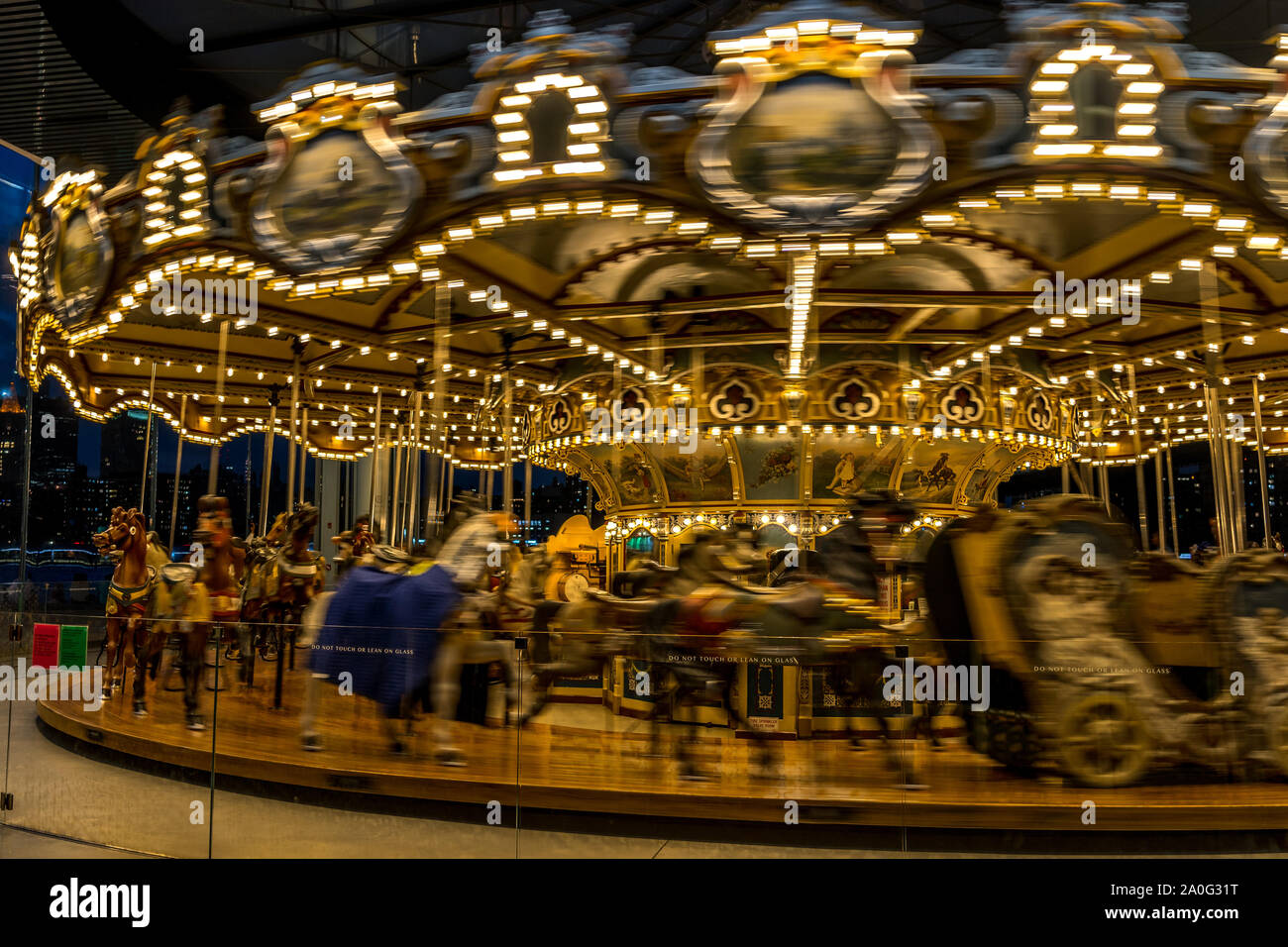 Flou de mouvement d'un carrousel en mouvement Banque D'Images