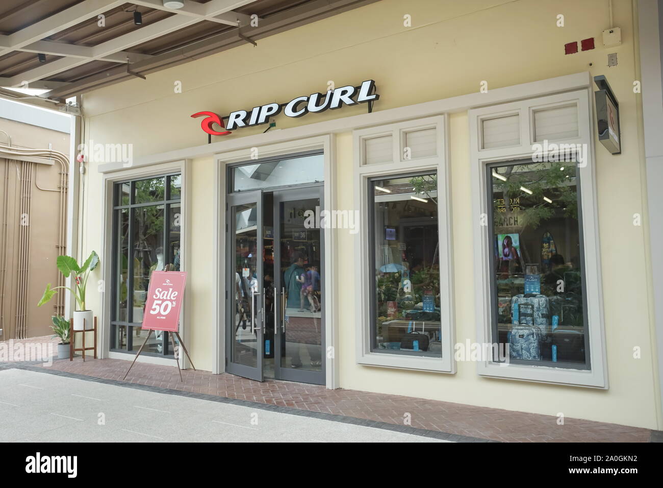 Samut Prakan, Thaïlande - Septembre 06, 2019 Rip Curl : Stocker dans le nouveau shopping mall Central Village. Banque D'Images