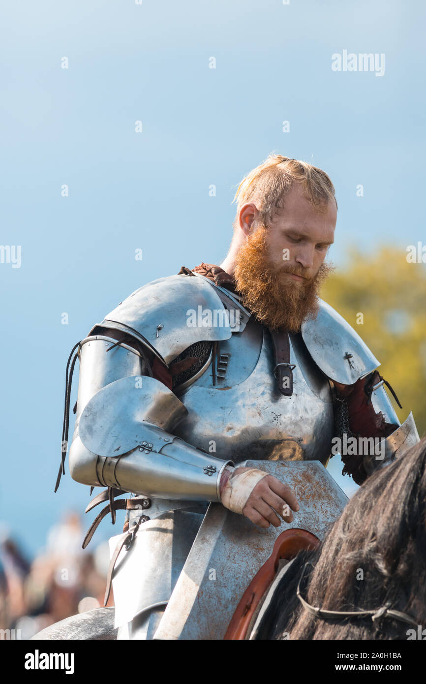 BULGAR, Russie 11-08-2019 : un homme barbu knight riding a horse Banque D'Images