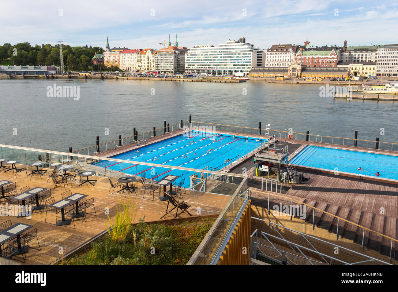 HELSINKI, FINLANDE - septembre 3, 2019 : Allas Piscine Mer avec la vue sur le centre d'Helsinki, près de port de mer Banque D'Images