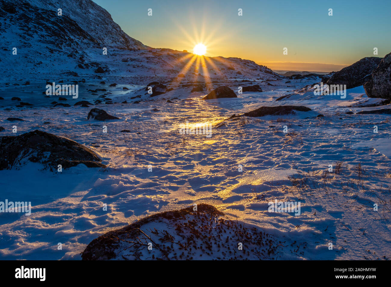 L'Arctique polaire groenlandais coucher du soleil sur la neige des montagnes, Nuuk, Groenland Banque D'Images