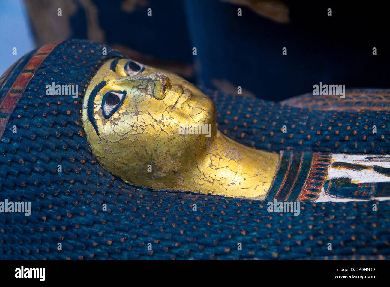 Sarcophage de la dame Tanetmit. Autour de 945 - 715 BC. Bois polychrome. Musée du Louvre à Lens, France. Banque D'Images