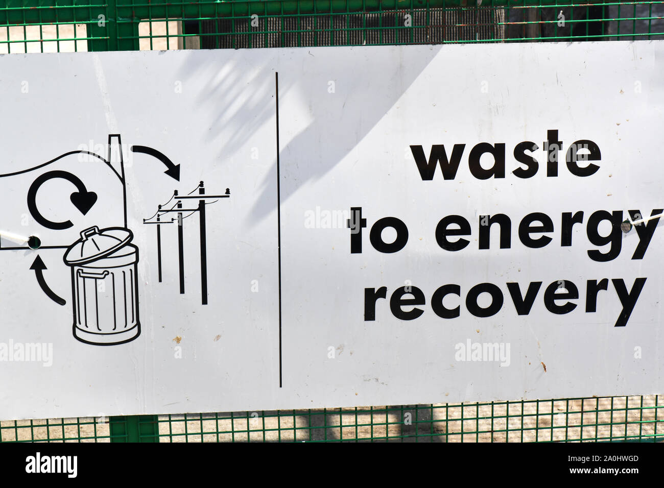 À l'énergie des déchets ménagers conseil signe en centre de recyclage Royaume-Uni Banque D'Images