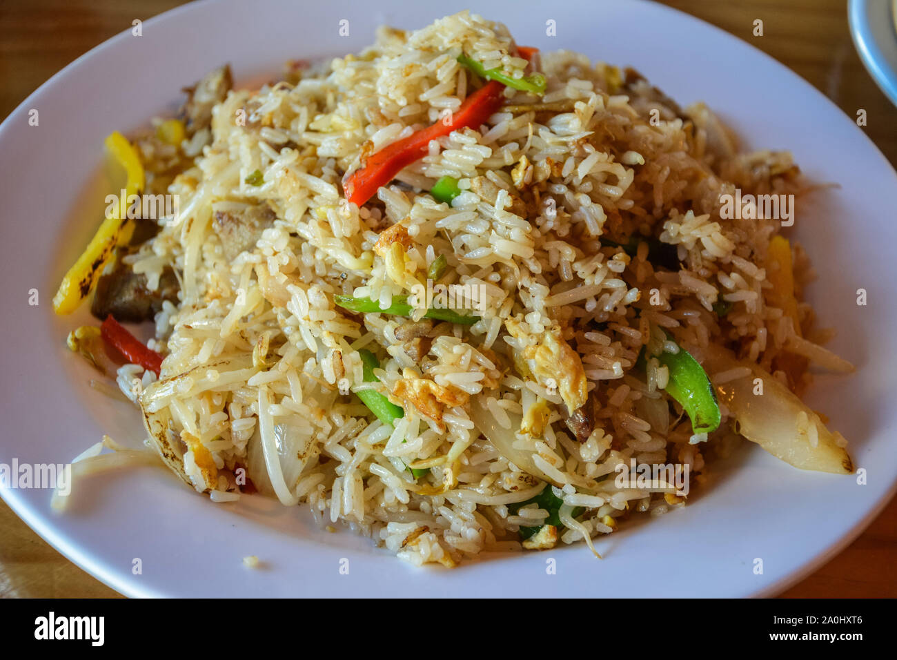 Riz frit oeufs chinois avec des légumes. Banque D'Images