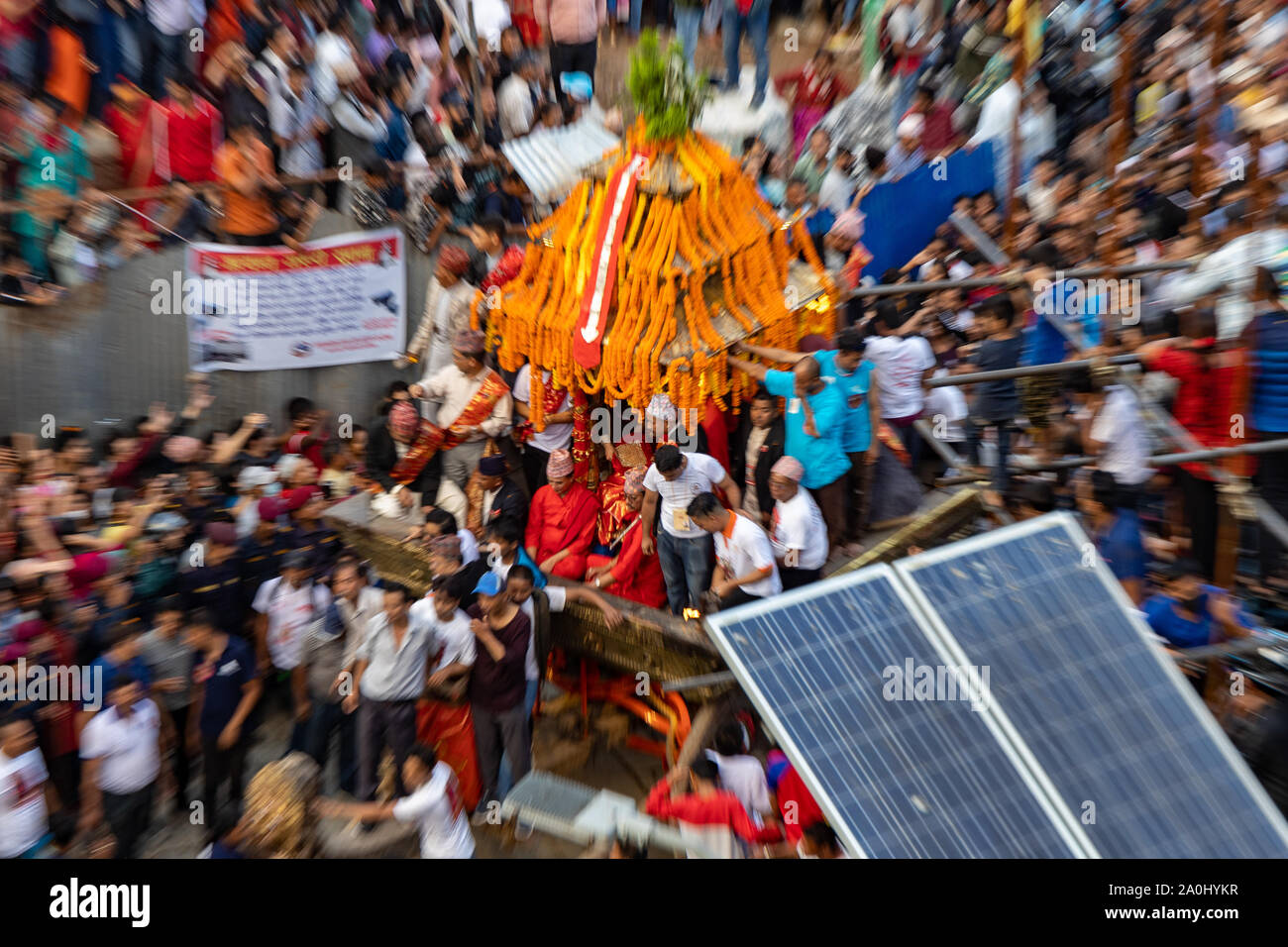 Les gens char de Kumari déesse au cours de l'Indra Jatra Festival en Népal Banque D'Images