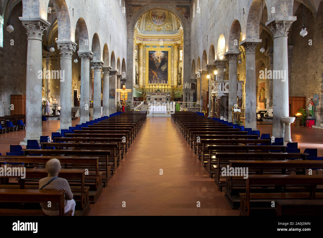 Intérieur de la cathédrale romane de San Zeno (Pistoia, Italie) Banque D'Images