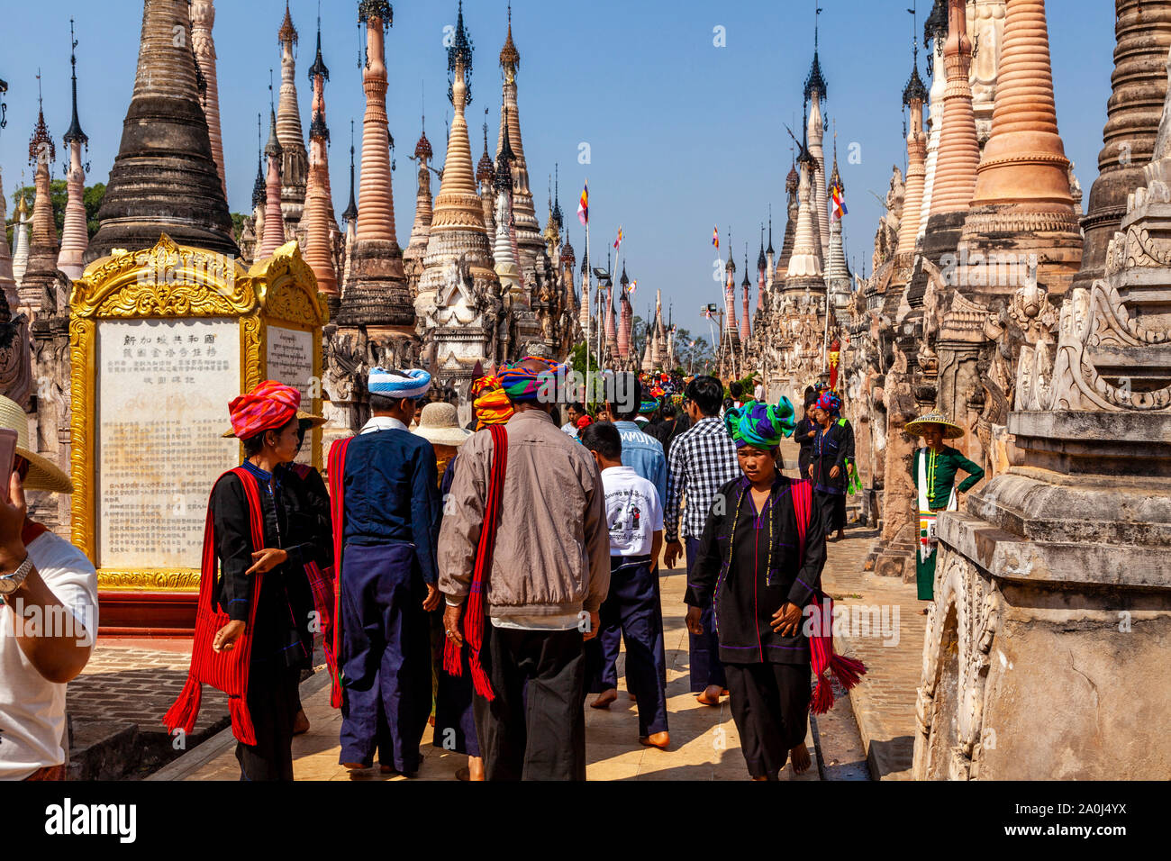 Les gens de l'Ethnie Pa'o au Festival de la Pagode Kakku Taunggyi, Shan State, Myanmar. Banque D'Images