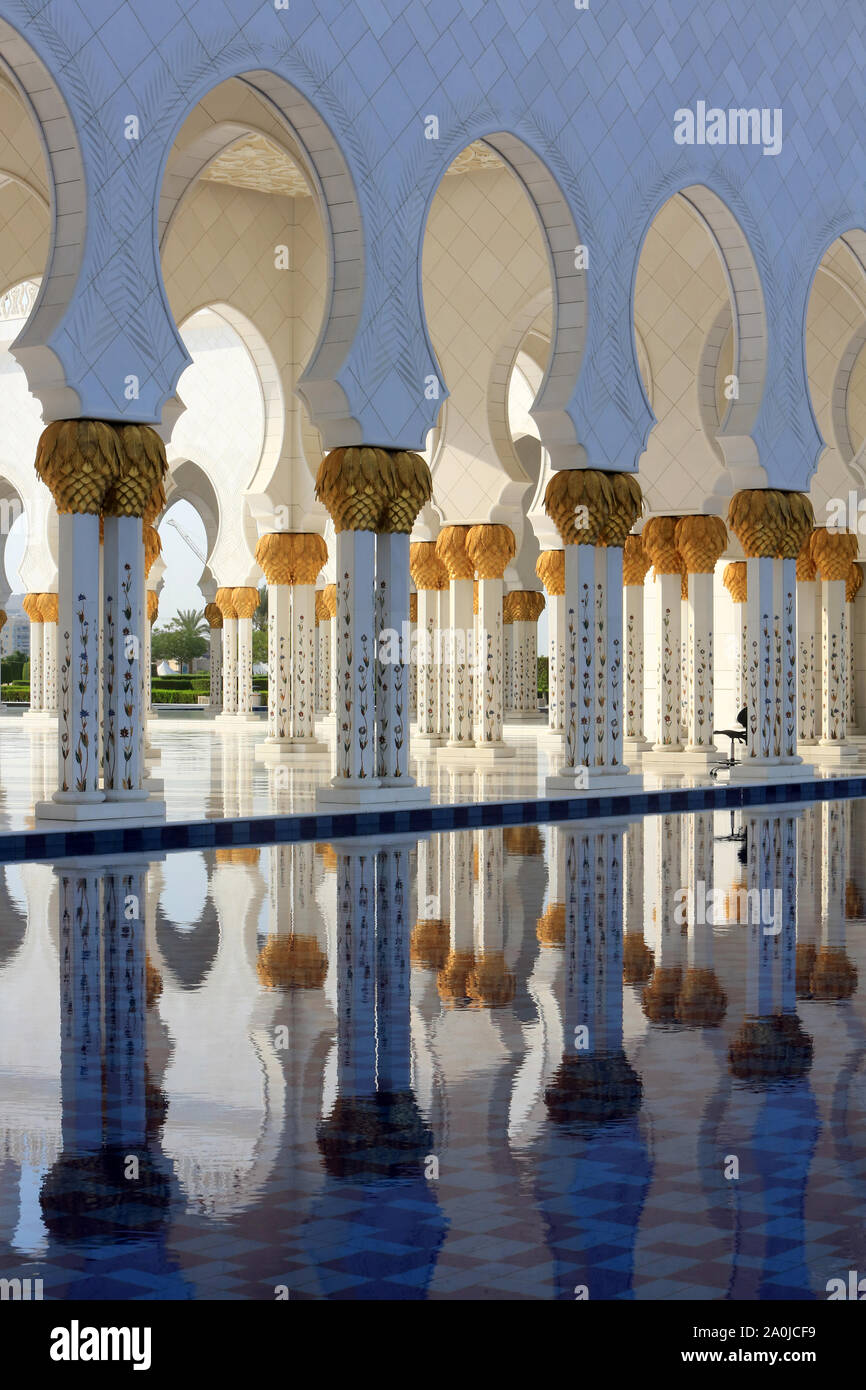 Mosquée Sheikh Zayed. 1995. Abou Dhabi. / La Mosquée Sheikh Zayed. 1995. Émirat d'Abu Dhabi. Banque D'Images