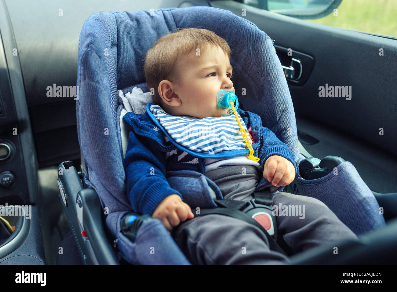 Siege De Voiture De Bebe Pour La Securite Happy Baby Boy Sitting In A Car In Coffre Chaise La Protection Dans La Voiture Photo Stock Alamy Siege De Voiture De Bebe Pour La Securite Happy Baby Boy Sitting In A Car In Coffre Chaise La Protection Dans La Voiture Photo Stock Alamy