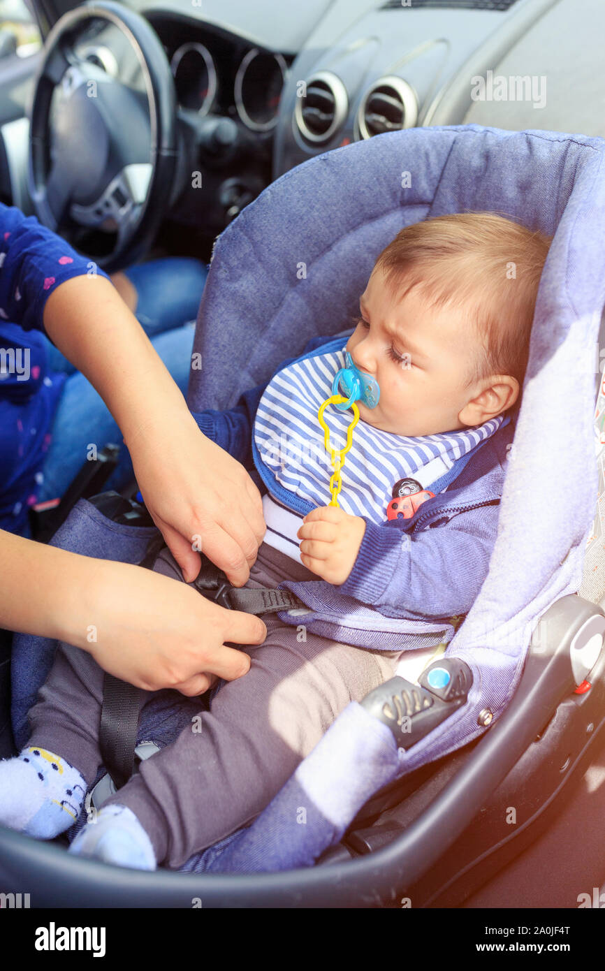 Les Enfants Location De Chaise Siege De Voiture De Bebe Pour La Securite La Protection Dans La Voiture Mignon Bebe Garcon Dans Le Siege Pour Enfant Photo Stock Alamy Les Enfants Location De Chaise Siege De Voiture De Bebe Pour La Securite La Protection Dans La Voiture Mignon Bebe Garcon Dans Le Siege Pour Enfant Photo Stock Alamy
