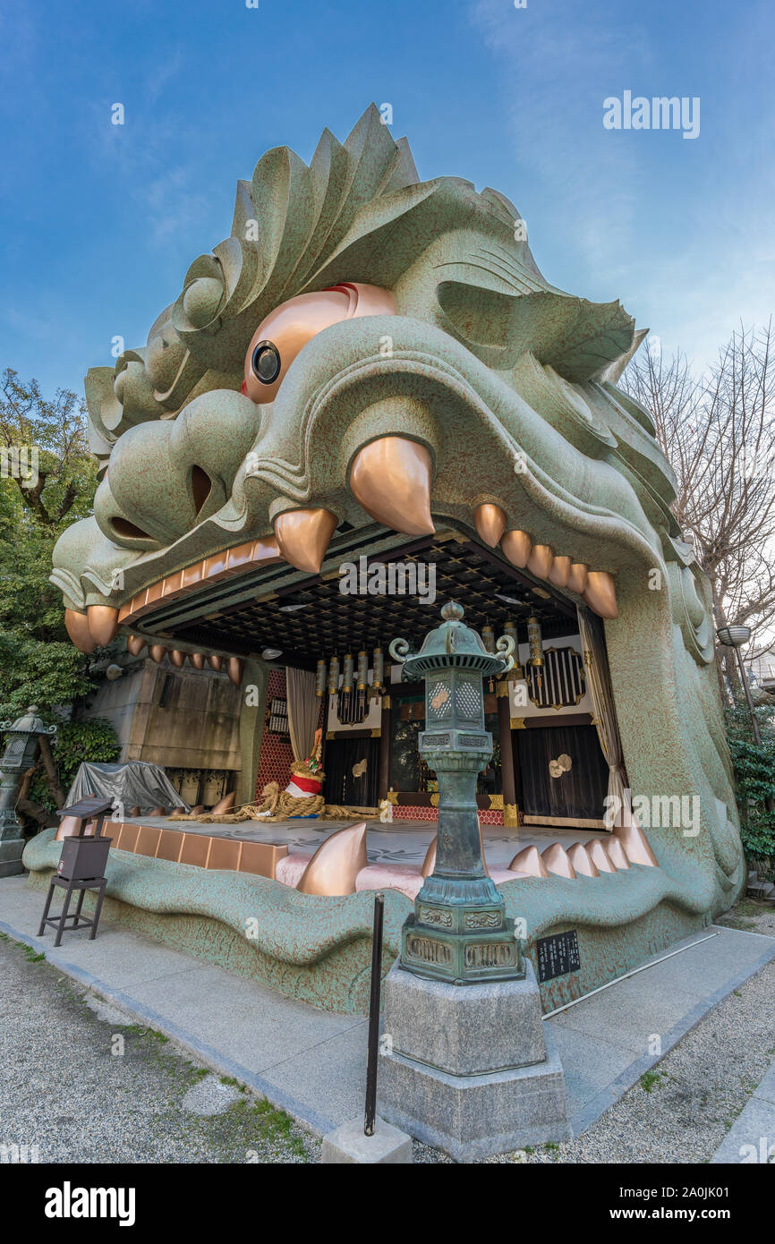 Vue latérale du hall en forme d'Ema-Den Lion de Namba yasaka Jinja. Sanctuaire Shinto dédié à Susanoo no Mikoto deity. Situé à Minami dristrict Banque D'Images