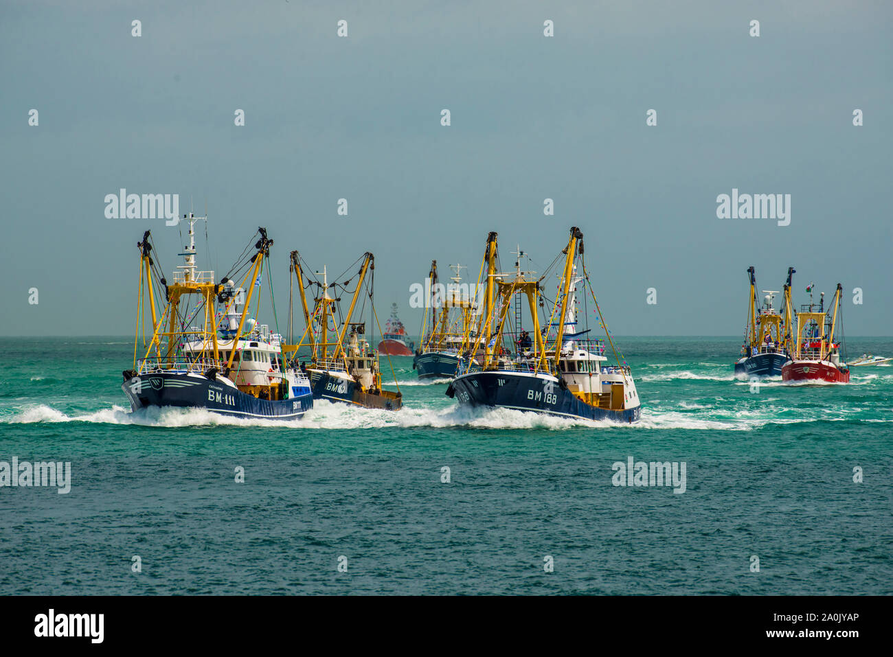 Les chefs de course presque la finale de la course annuelle de Brixham Trawler à Torbay en 2018 Banque D'Images